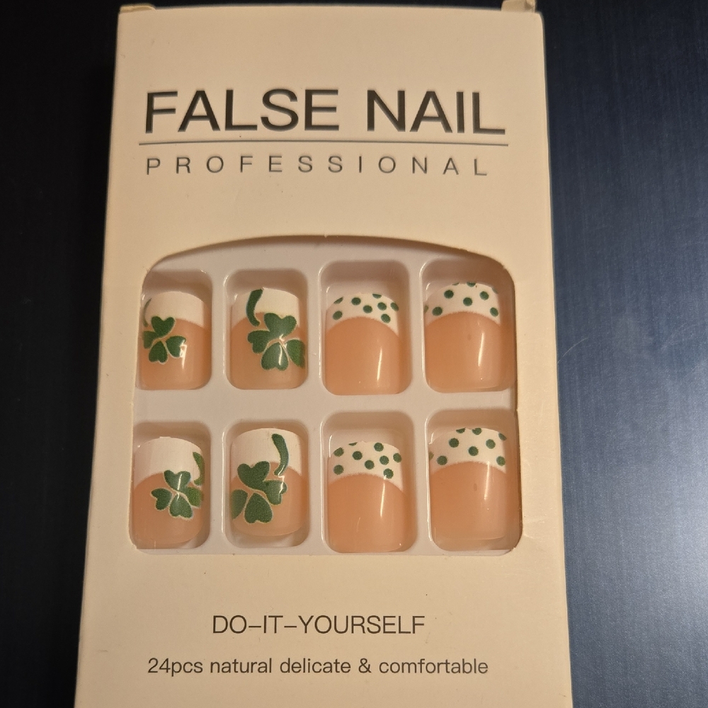 False Nail Professional Set with Green Clover Design